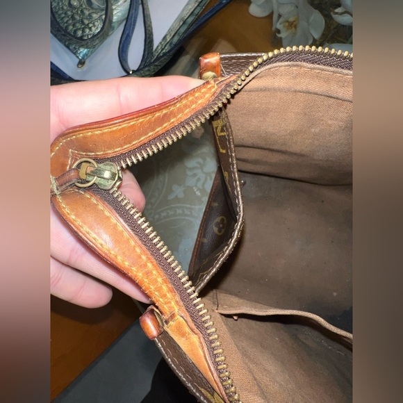 LV Authentic Poppincourt bag in great condition! - Picture 7 of 10